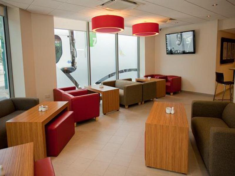Travelodge London Central Waterloo Exterior photo