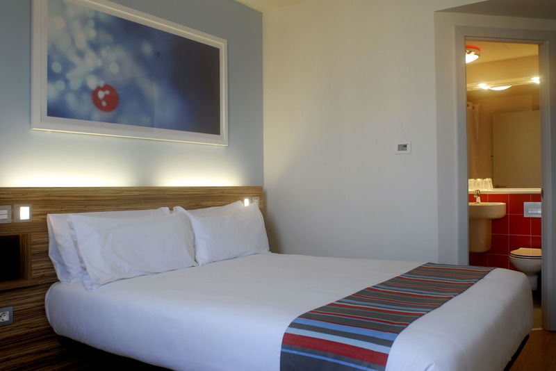 Travelodge London Central Waterloo Exterior photo