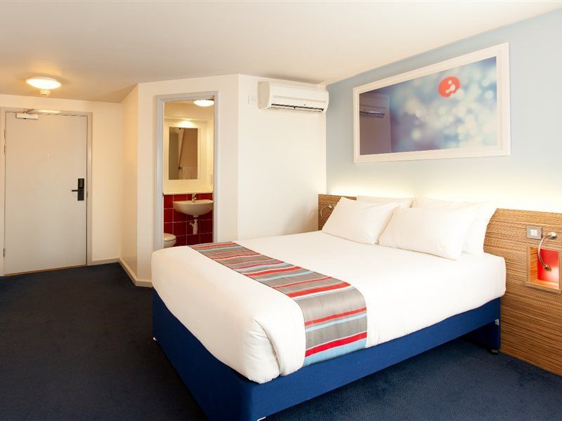 Travelodge London Central Waterloo Exterior photo